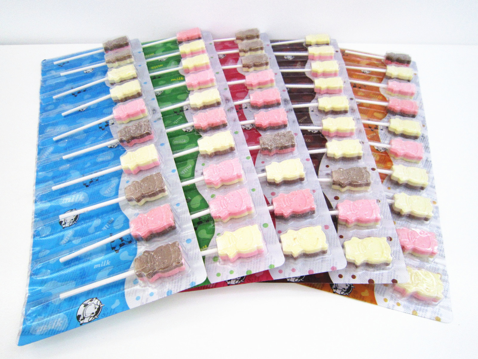 Compressed Cow Shape Chewy Milk Candy Lollipop Mix Strawberry & Chocolate Flavor