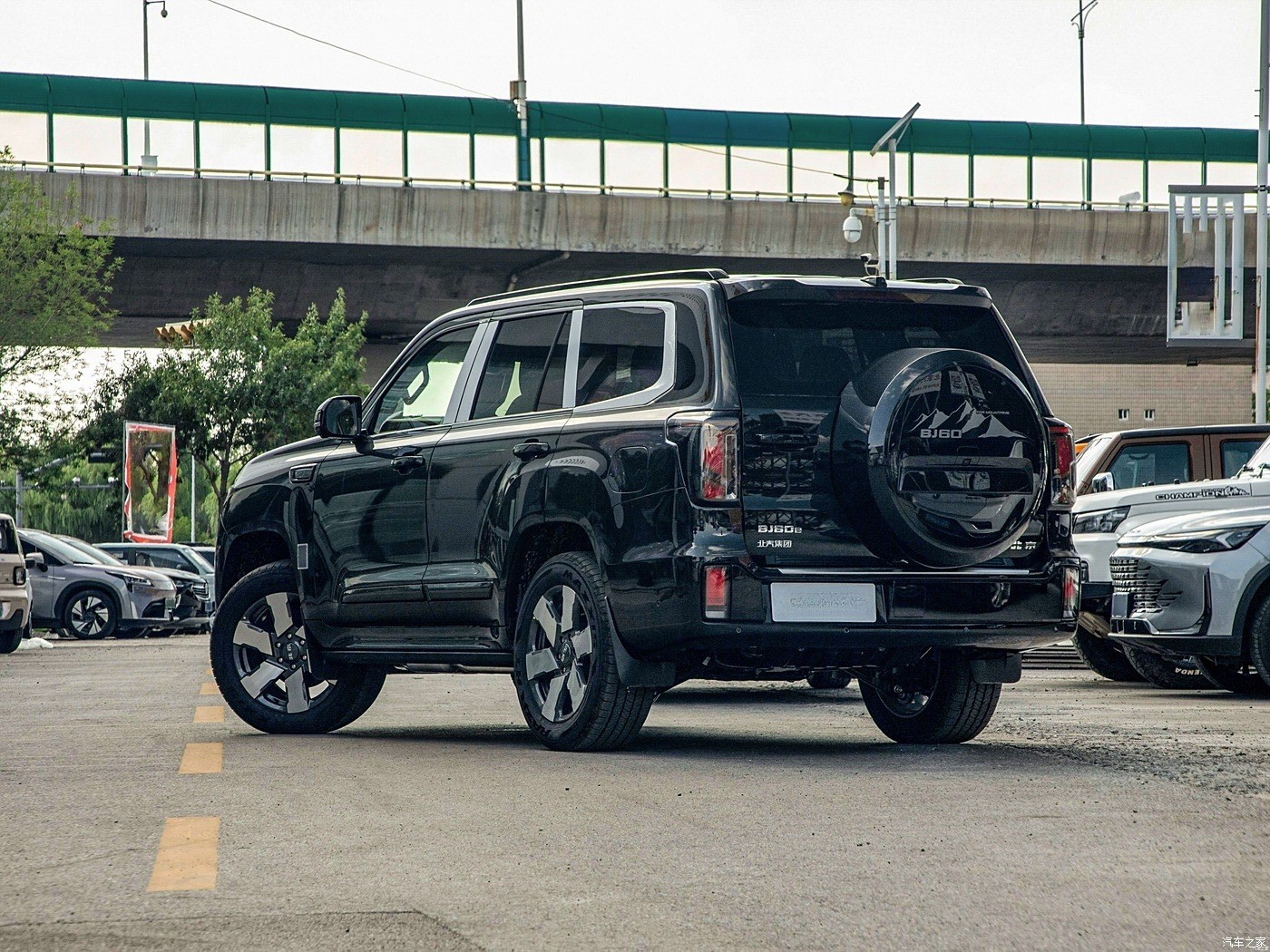 BJ60 New Large 4WD SUV With 48V Light Mixed System 1.5T Maximum 188 Horsepower Gas Car 7 Seats With Max Speed 180KM/H