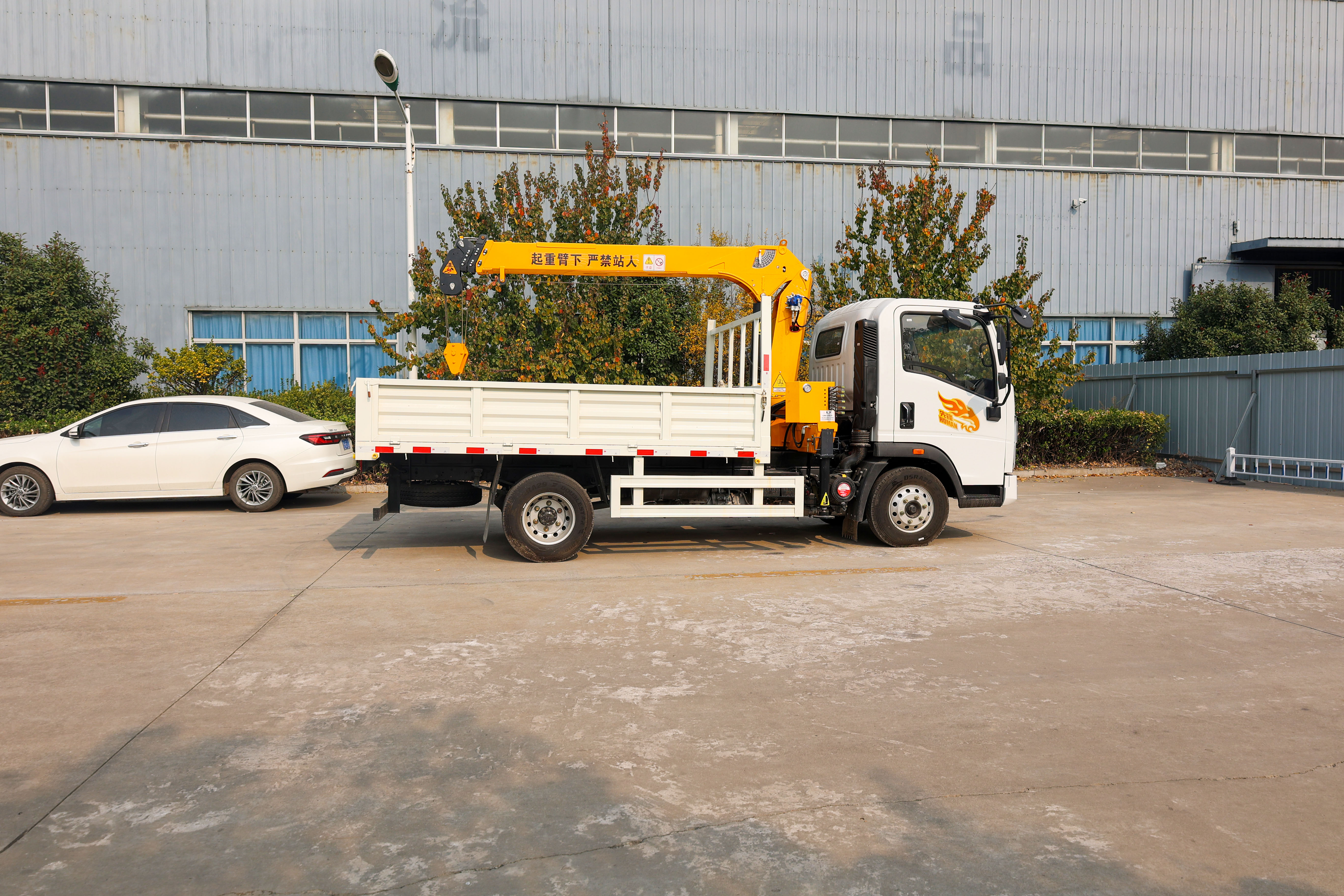 2023 4x2 3.2ton Lift Stiff Boom Truck Telescopic Truck Crans for Sale Mounted Crane Straight 3 / 4 Telescopic Boom 131 HP