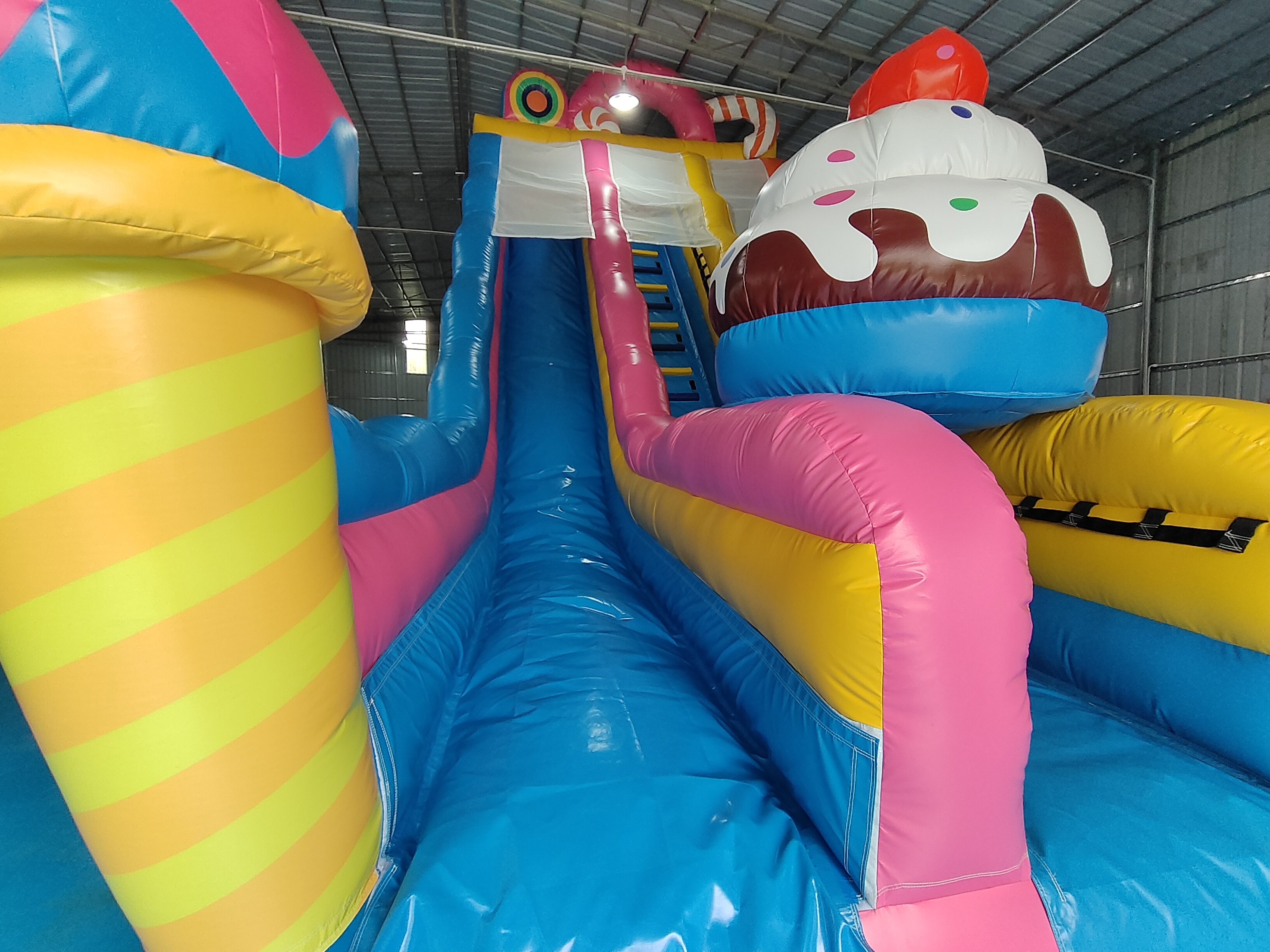 0.55mm PVC Tarpaulin Inflatable Slides Ice Cream Cupcake Cartoon Inflatable Dry Slide High Slide For Kids And Adults