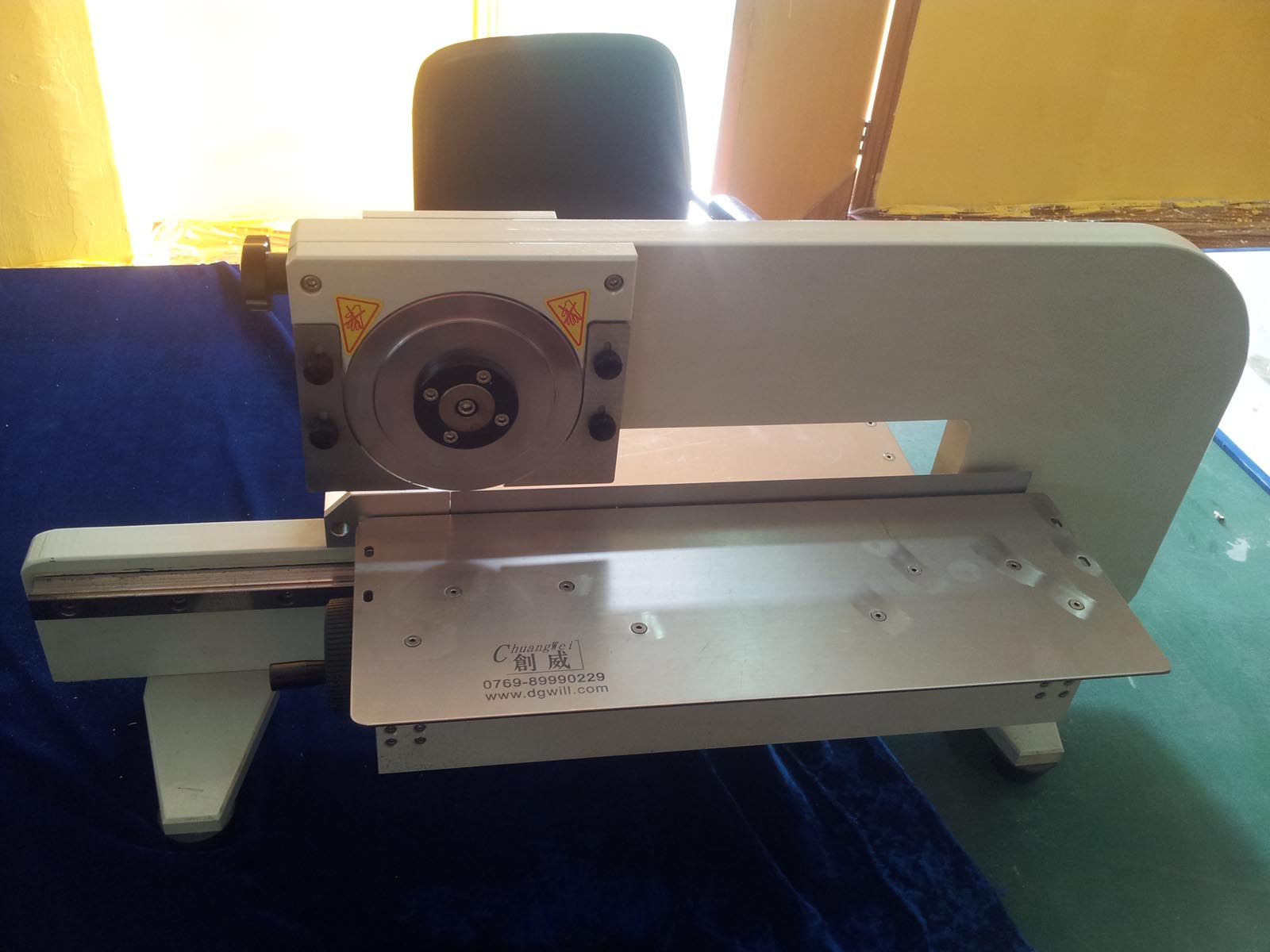 Economical Rigorous V-Cut Pcb Separator Machine With CE Certificate
