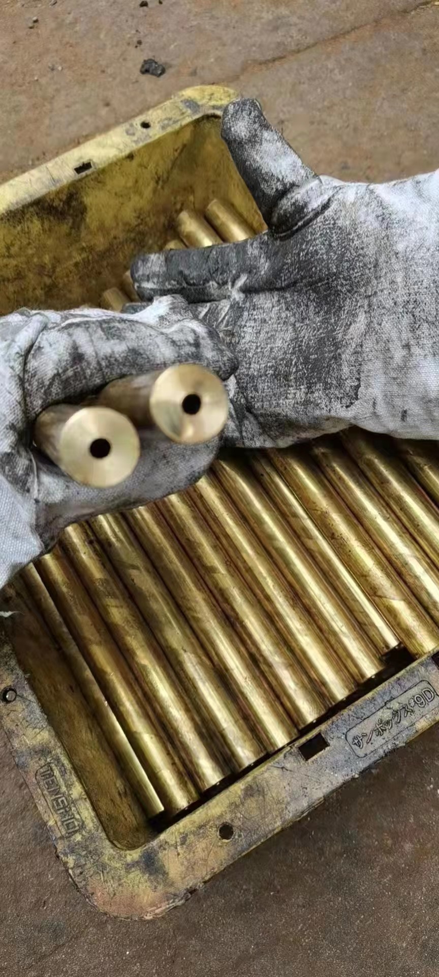 Seamless Straight Brass Copper Pipe Tube Polished Bright Oiled