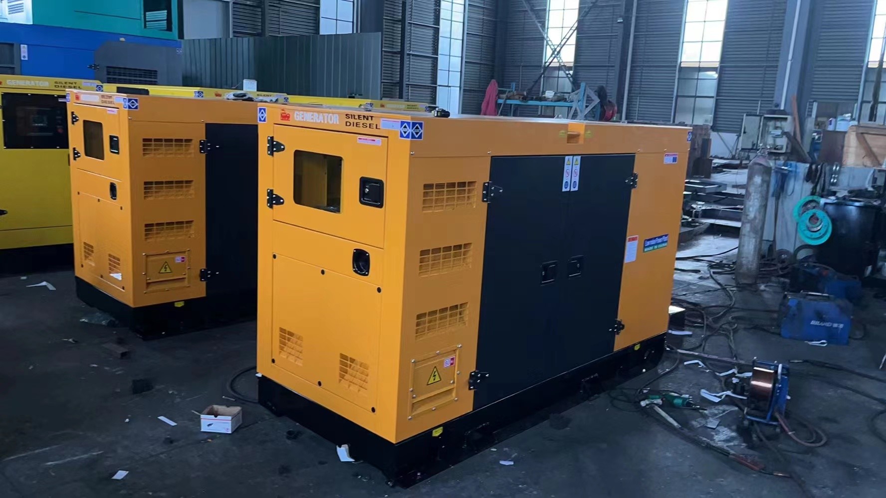 Black Silent Diesel Generator Set 1800rpm Cummins Power Generator