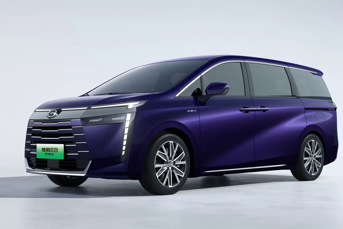 Front Wheel Drive 2.0L 140hp L4 Trumpchi E8 2024 Model Lunar Year Edition Plug-In Hybrid Electric Vehicle for Your Budget