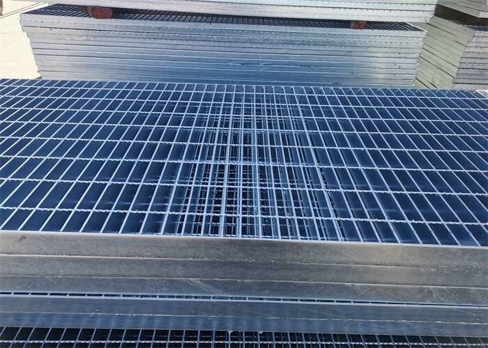 SGS Industrial Serrated Carbon Steel Bar Grating Hot Dip Galvanized