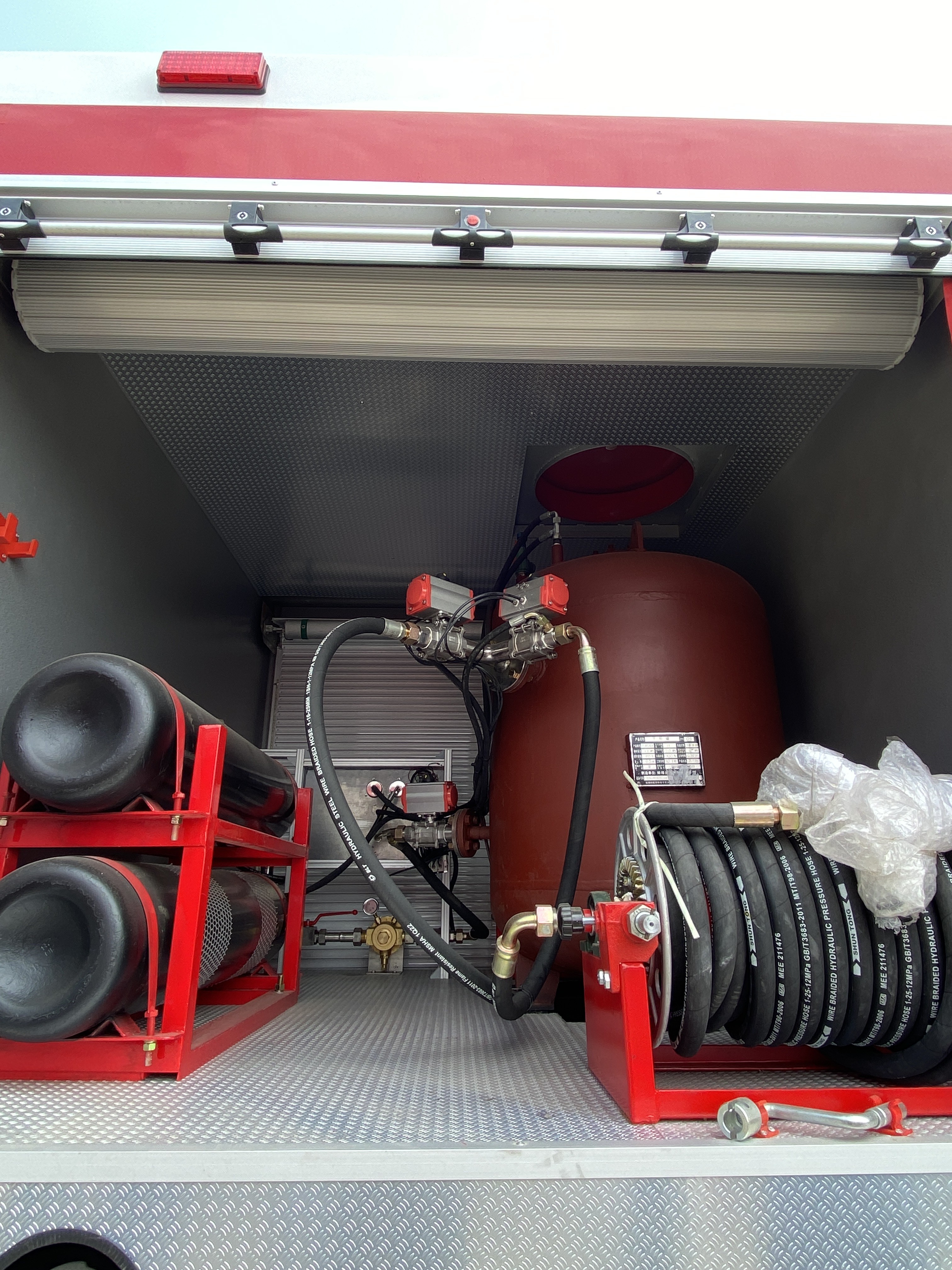 Euro 3- Euro 5 Fire Truck With Large Water Tank For Fire Fighting