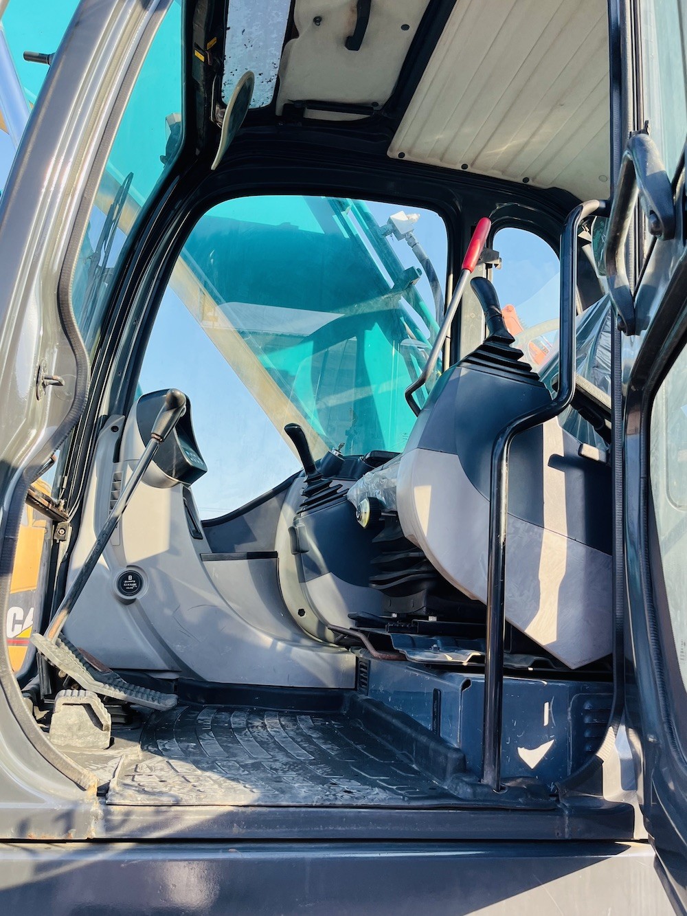 Used Kobelco SK200-8 Hydraulic Crawer Excavator Secondhand 20 Ton Digger Backhoe