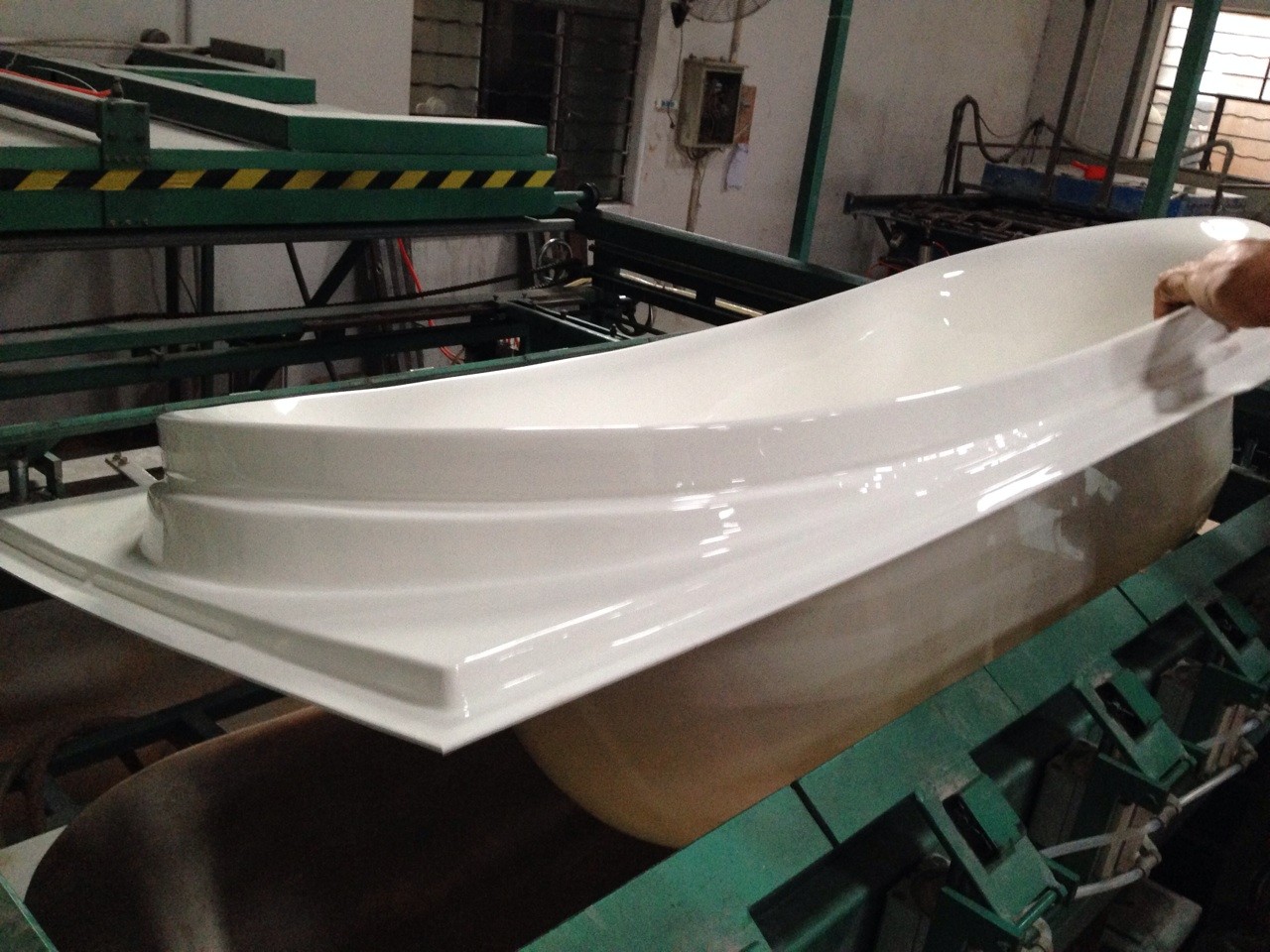 China acrylic bathtub vacuum forming machine