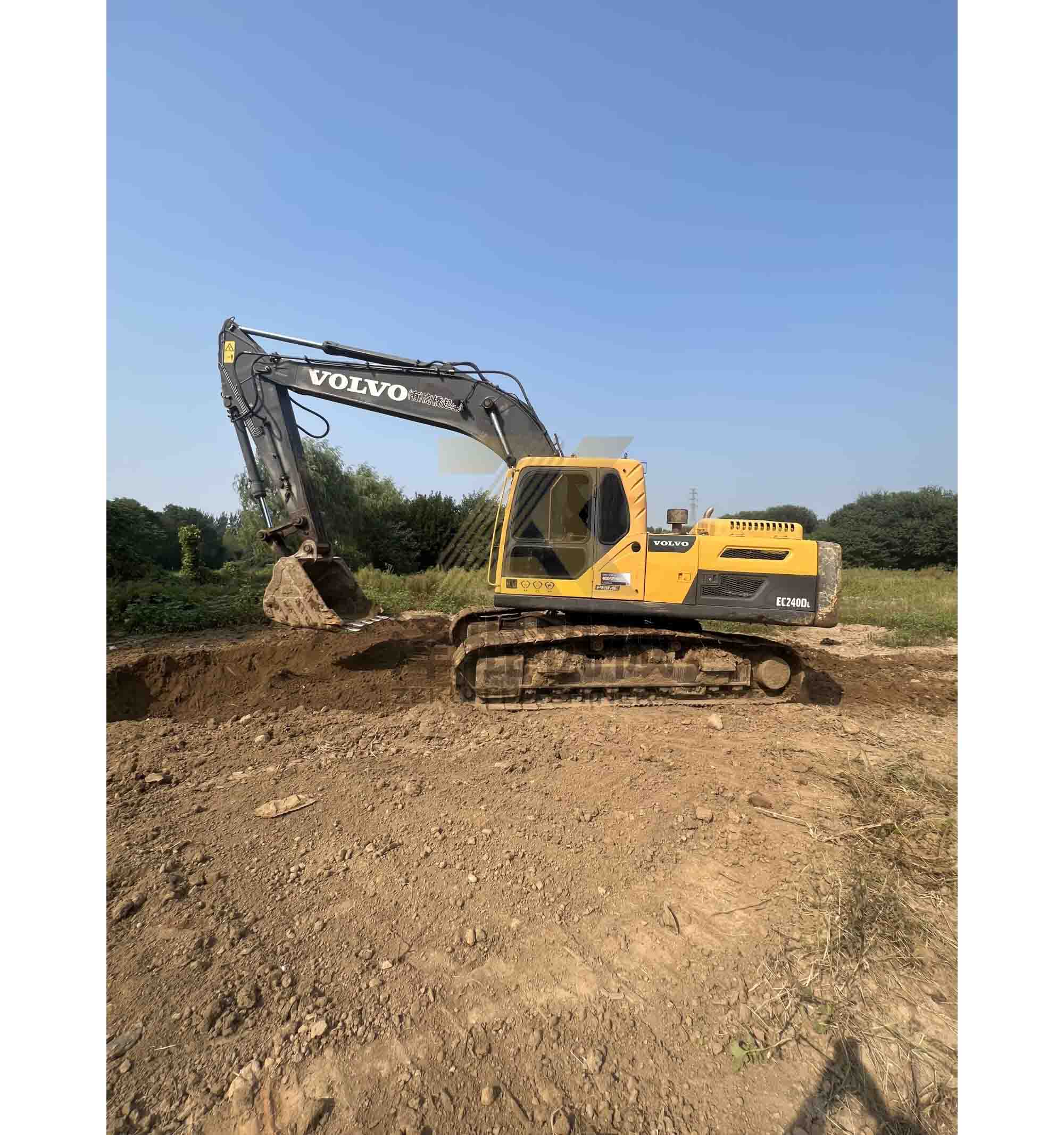 Medium Hydraulic Crawler Volvo Ec240dl Excavator with 24Ton Operating Weight and Other Hydraulic Valve
