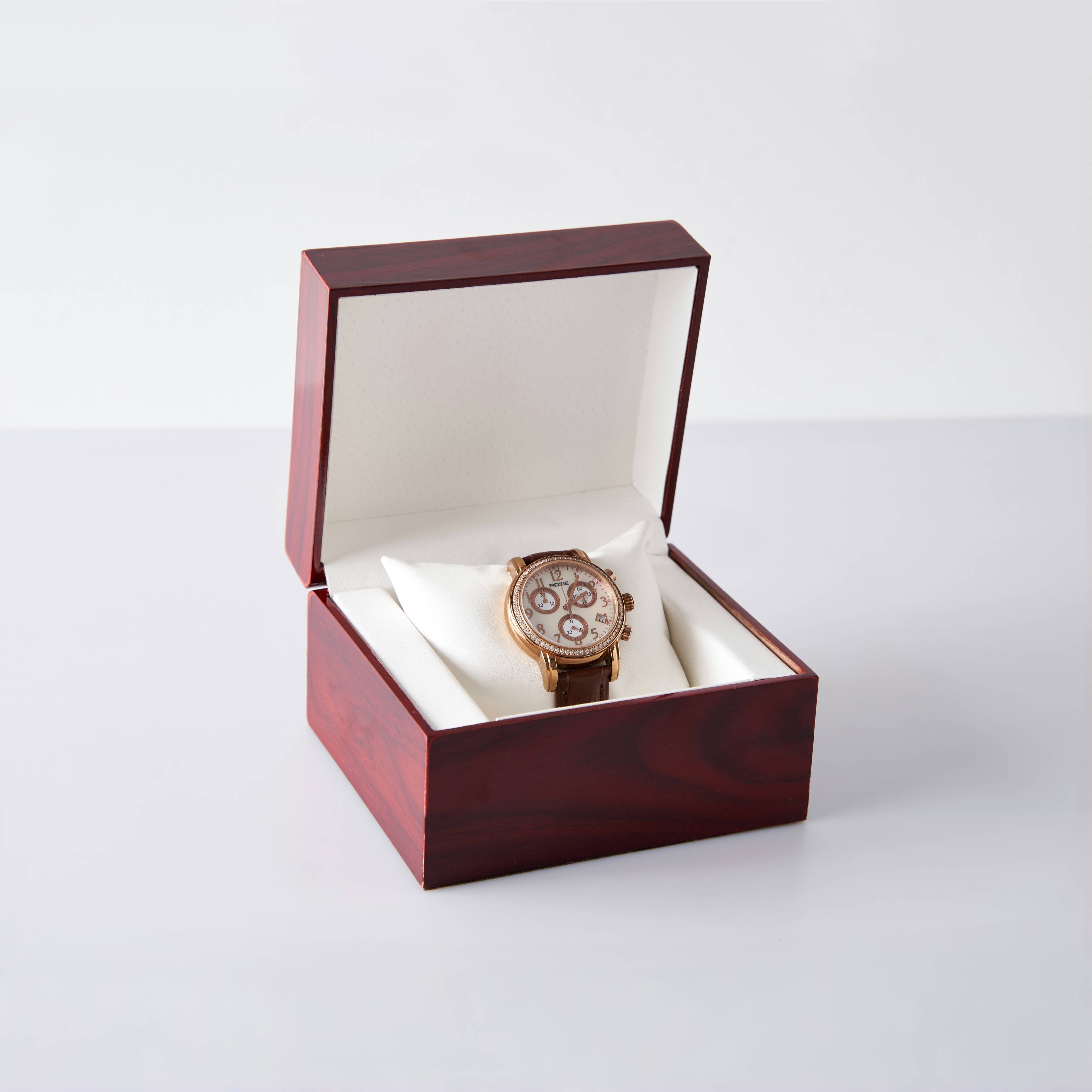 Customized Wooden Men Watch Packaging Box with Plastic Structure and PVC Accessories