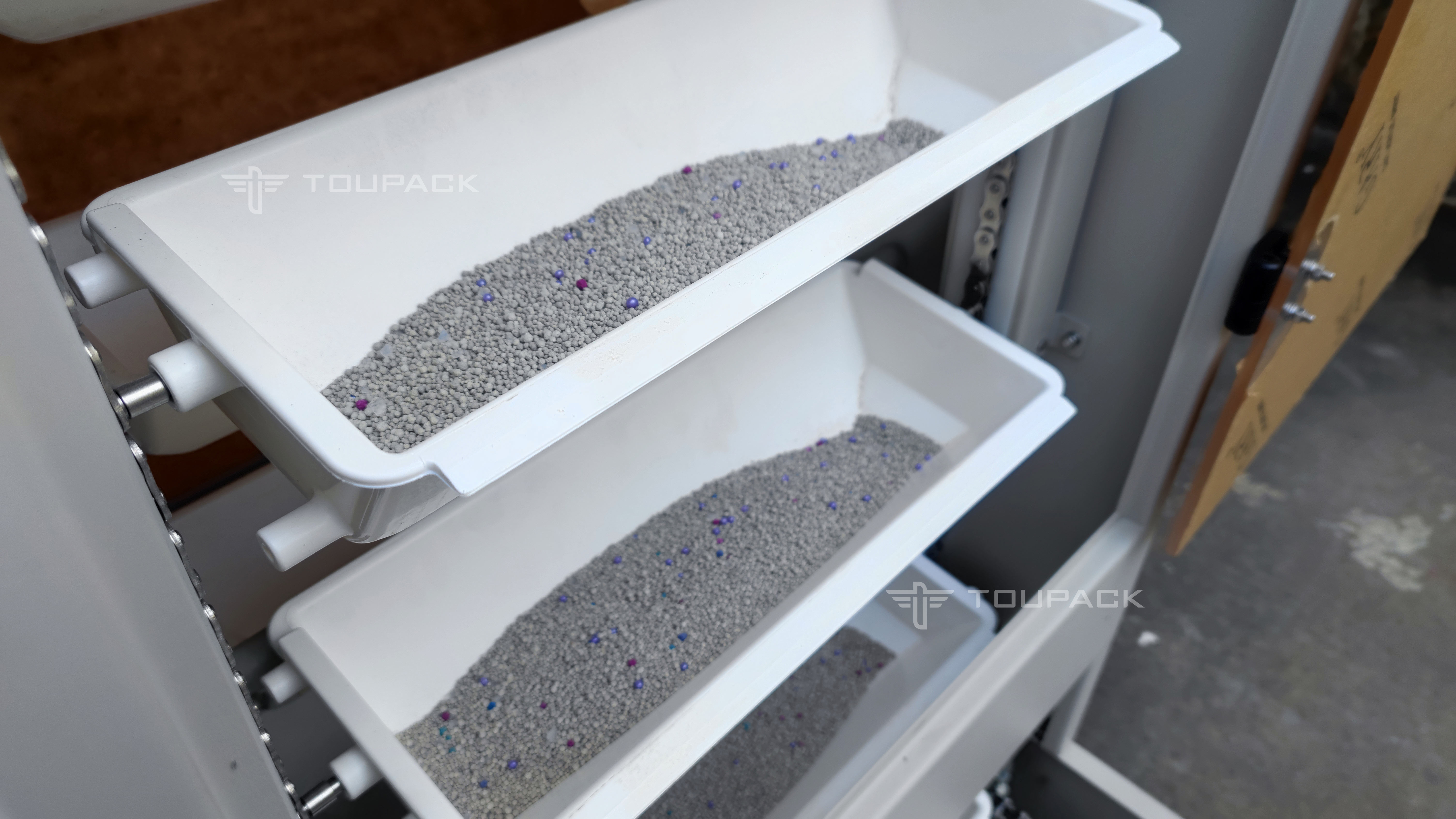 Automatic 4KG 10KG 18KG Granule 14 Head Weigher Cat Litter Bag Filling Packing Machine