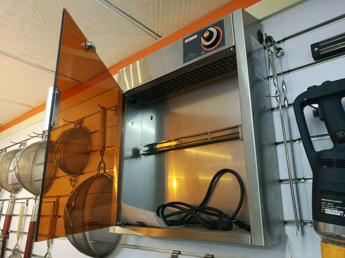 Wall - Hung Type Glass Door Ultraviolet Radiation Knife Disinfection Cabinet With Inner Magnetic Bar
