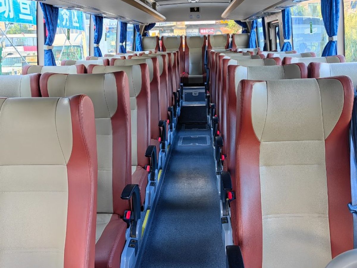 Second Hand Bus 2017 Year Yutong Bus ZK6876 Single Door 38 Seats Spring Leaf LHD