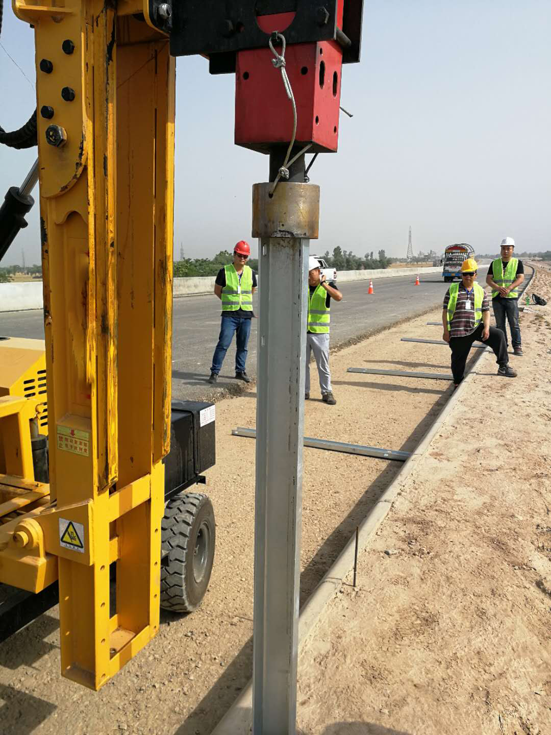 CE Highway Guardrail Pile Driver Machine Hydrualic For Drilling