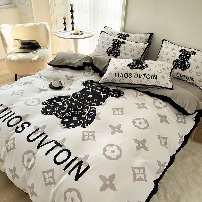 Modern Style Cartoon White Bear Head Design Bedding Sets with 100% Polyester Material
