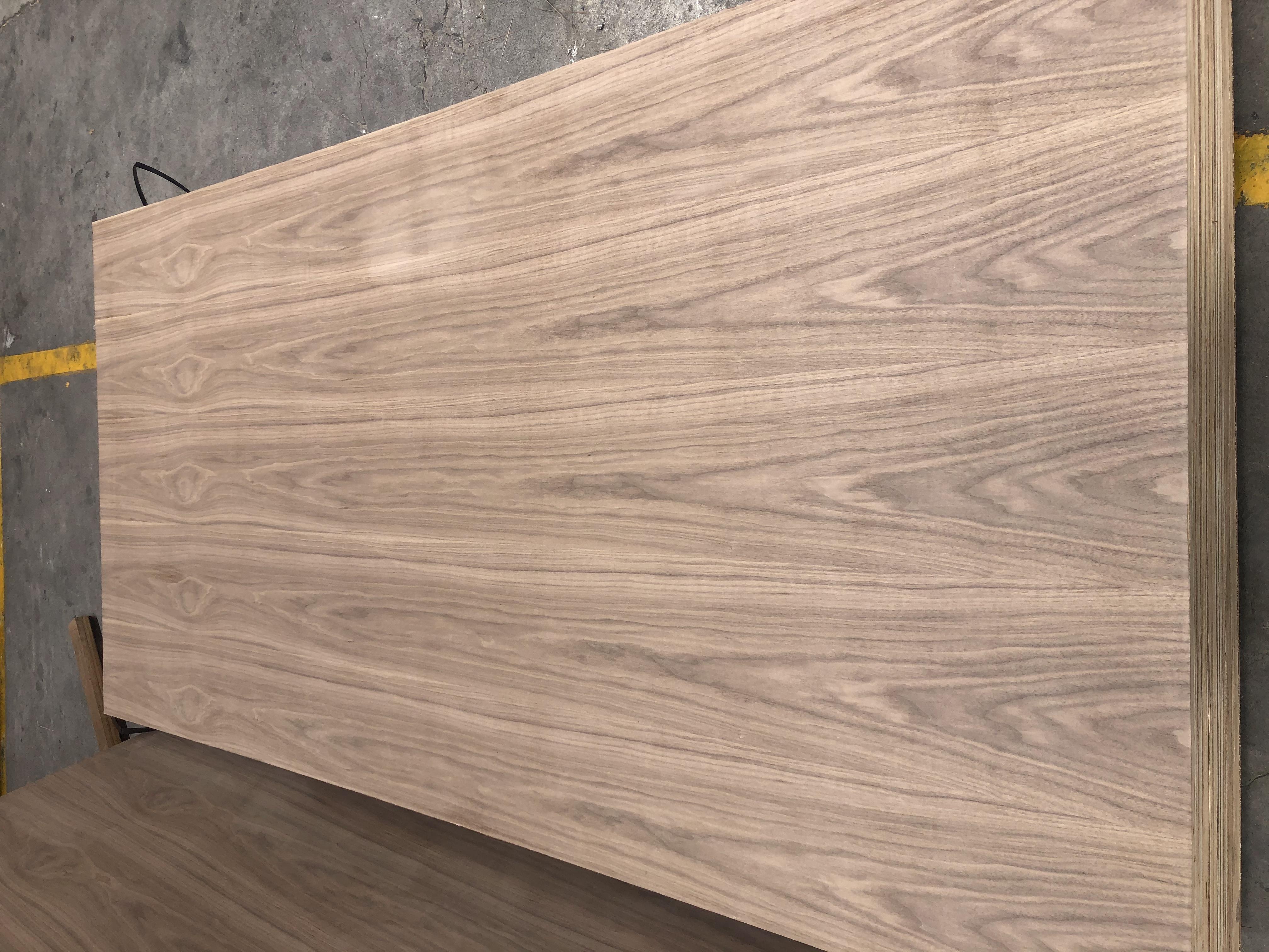 Natural veneer clear texture mountain pattern black walnut veneer for Interior decor plywood face board
