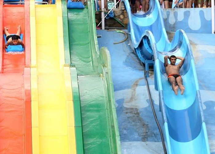 4 / 5 Lane Custom Water Slides High Speed Racing For Giant Aqua Park