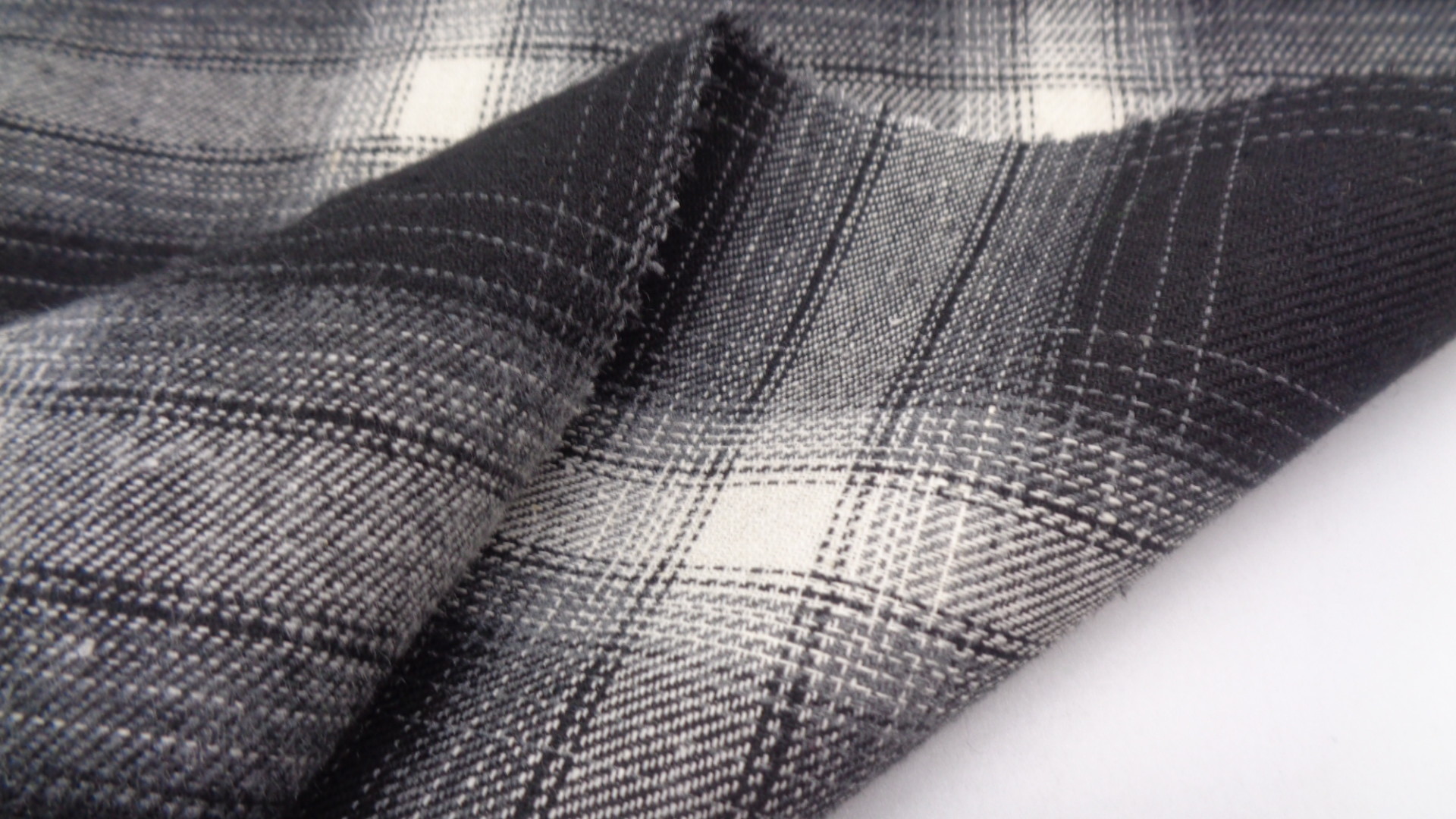 100% Polyester Outdoor Jacket Fabric 220gsm 150 Cm Windproof Grid