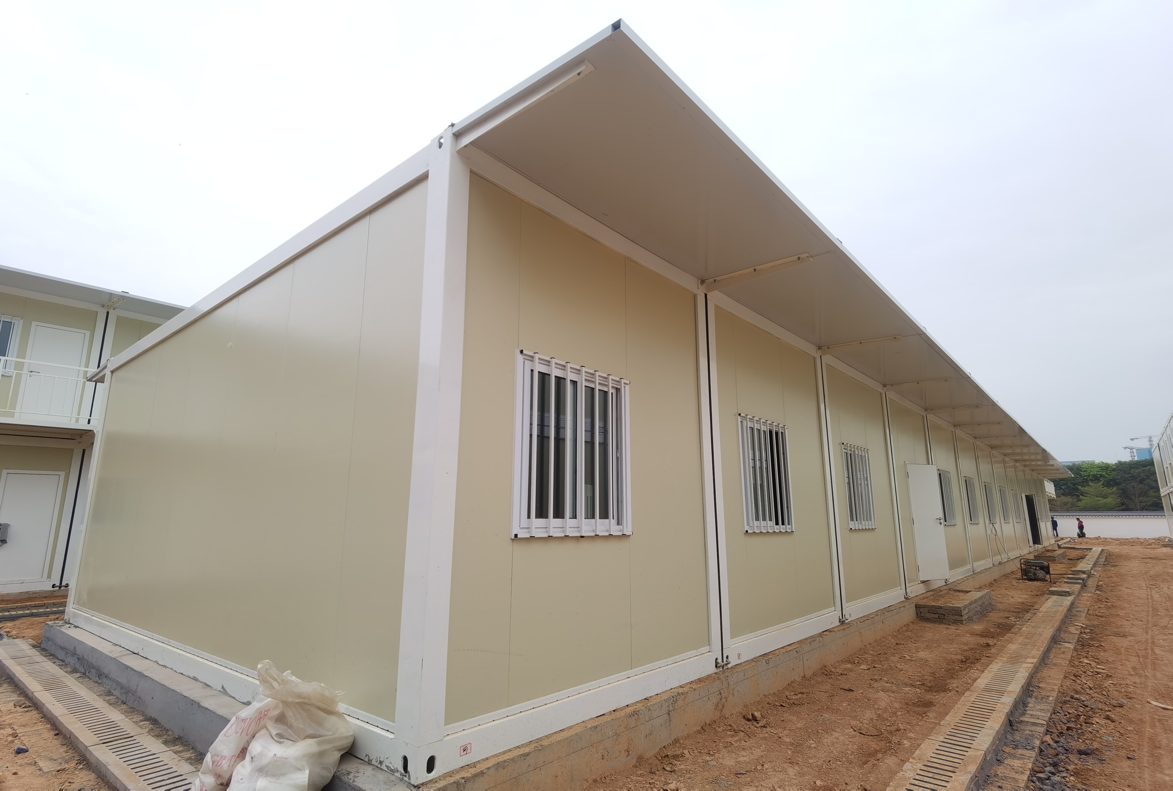Fully Assembled 20Ft 40Ft Two Story Casa Flat Pack Luxury Prefab Portable Living Containers Floating Houses