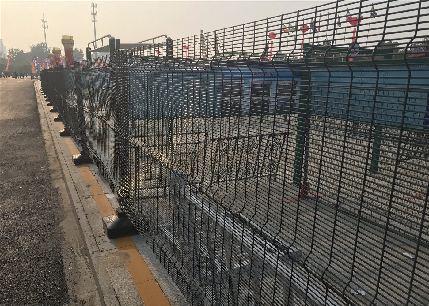 High Security Clearvu Wire Fence Mesh Panel Fence With Taper Post 85 * 45 * 85mm