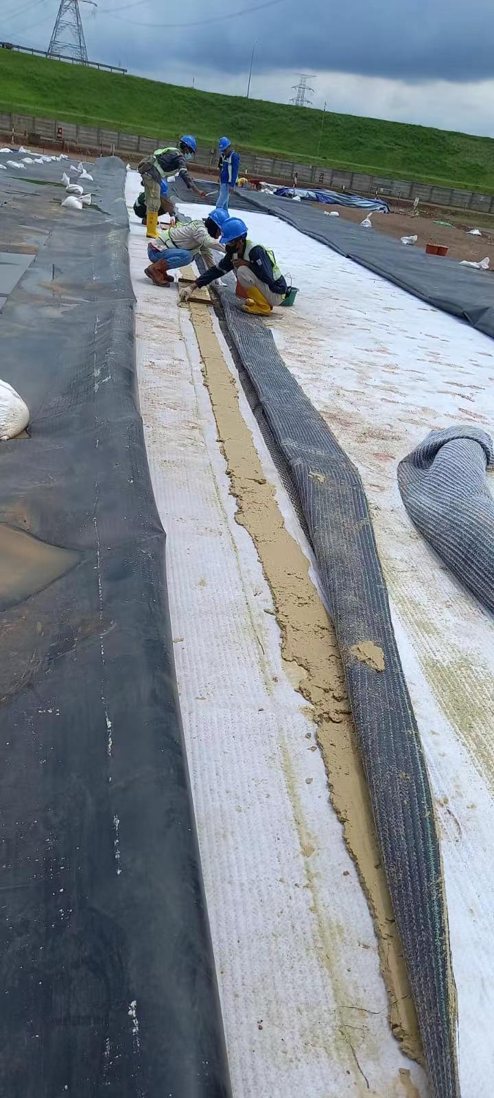 Artificial Lake Landfill Bentonite GCL Clay Liner with 4000-8000G/M2 Tensile Strength