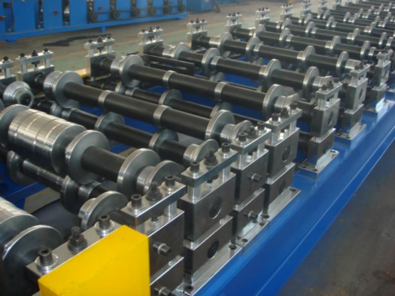 High Efficient Metal Roofing Roll Forming Machine , Colors Galzed Metal Sheet Roll Forming Equipment