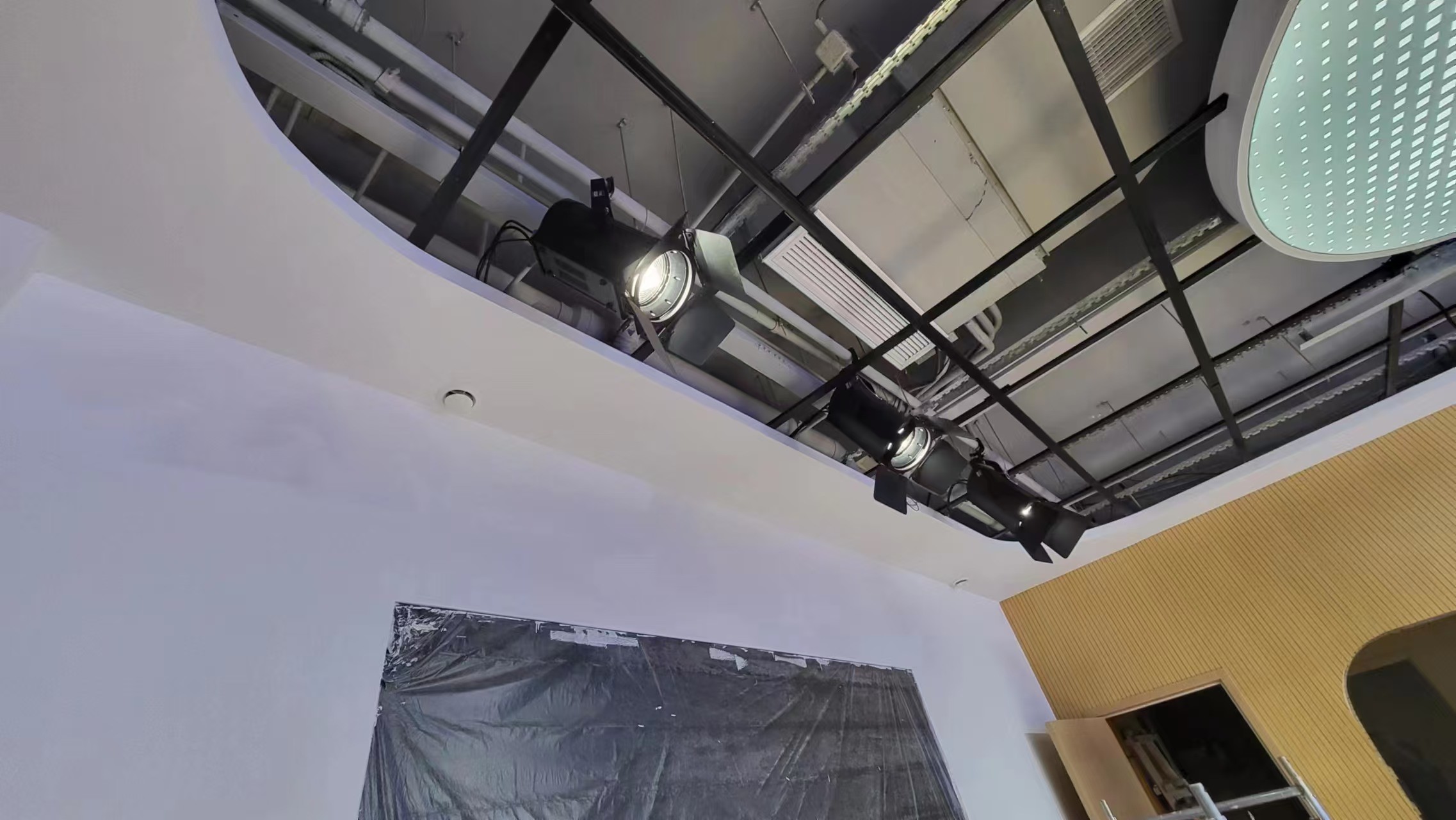 400W RGBALC LED Fresnel Stage Light CRI 95 RDM DMX Control Auto Zoom Pro Lighting