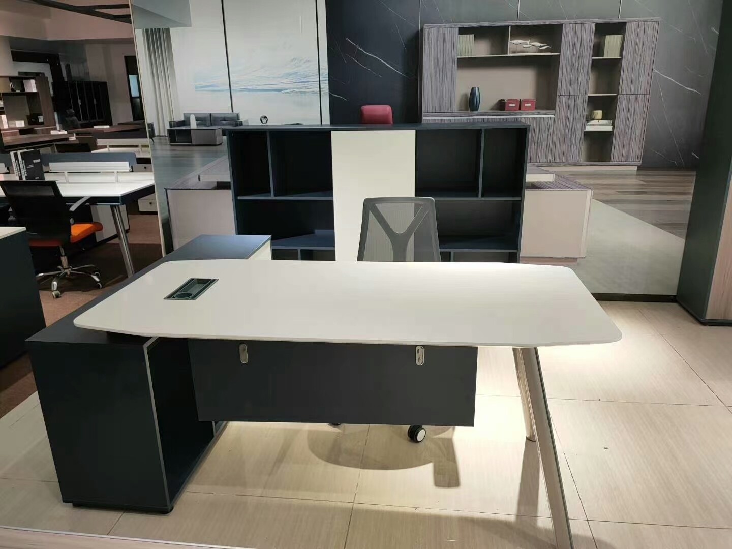 Modern Executive Office Desks Furniture 1800W X 1550D X 760H Mm 70kgs SGS