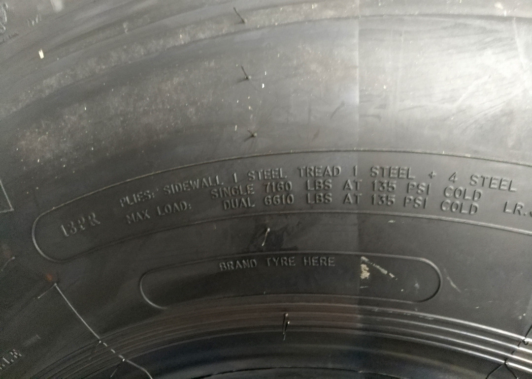 Deep Tread Depth Mud Terrain Tires , Off Road Wheels And Tires 10.00R20 Excellent Traction