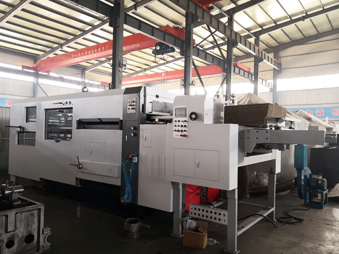 Lead Edge Waste Paper Stripping Machine Corrugated Cardboard Automatic Die Cutter