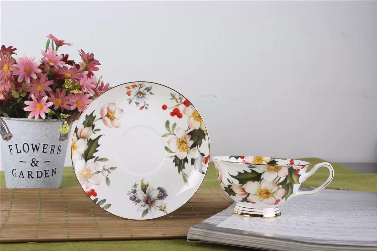 FDA Fancy printed Modern Handcrafted Bone China Cup Plate Set