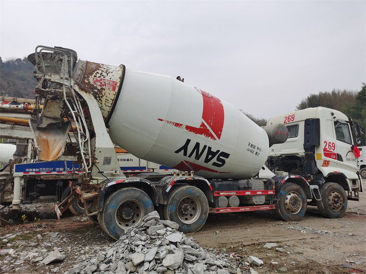 Automatic Hydraulic Used White Mixer Truck Good Condition