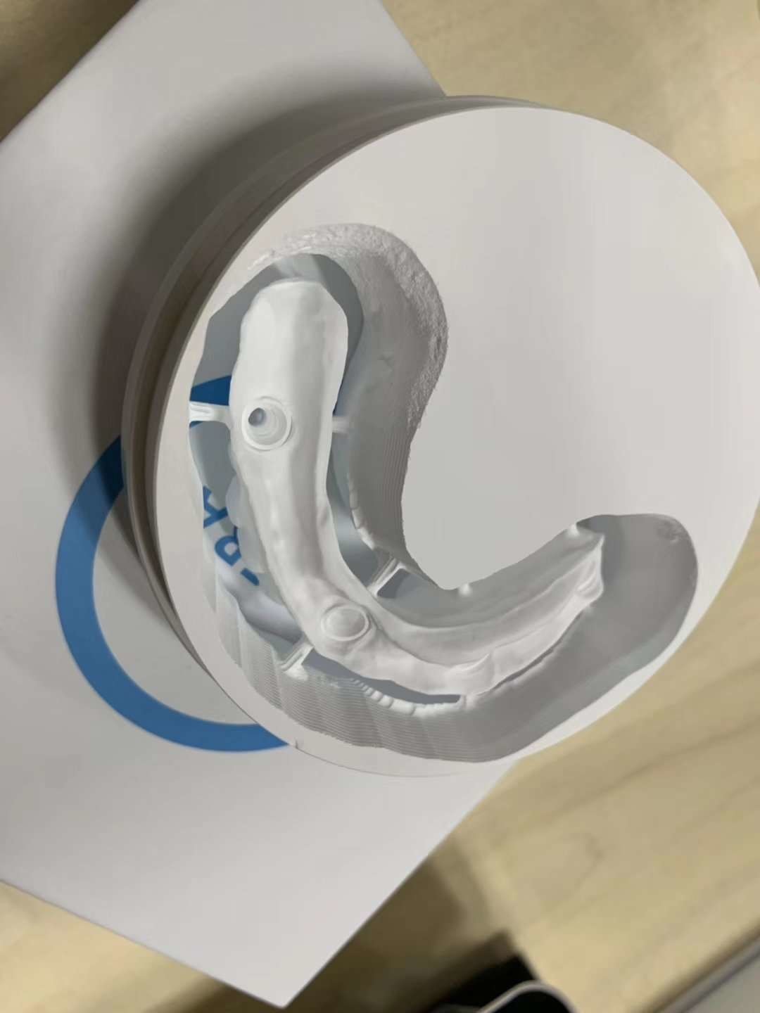 Harmonious Moving 1.8kw 35° Rotate Dental Milling Machines Dry Milling With Rotate Angle