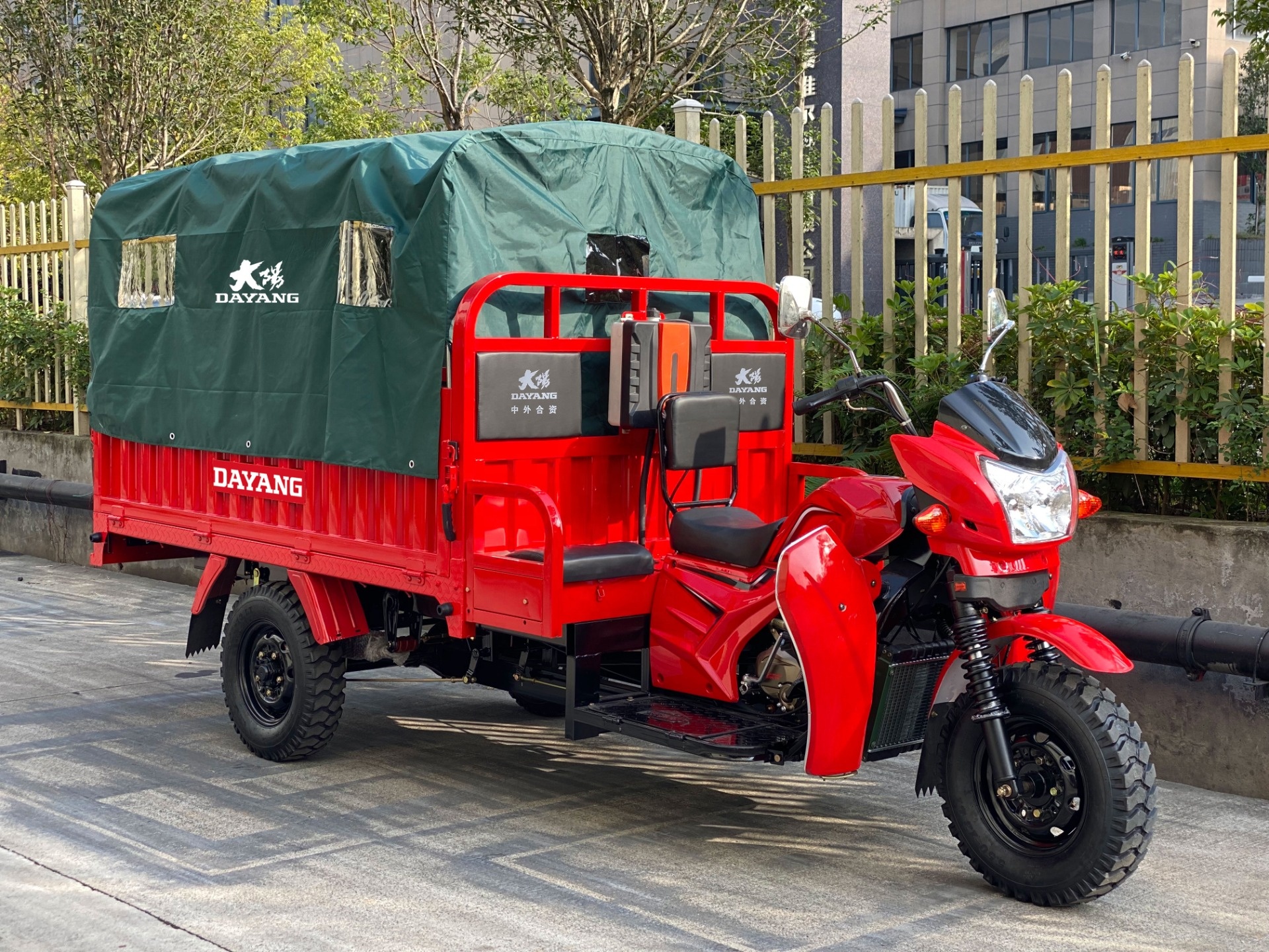 150CC RWD Three Wheel Cargo Motorcycle with Front Disc and Rear Drum Brake System