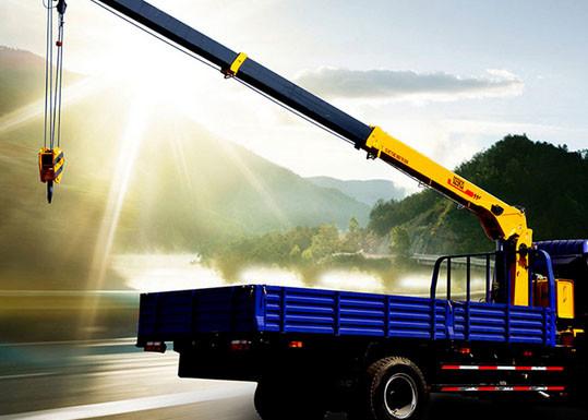 2120kg Durable heavy crane truck 5 ton Hydraulic Lifting / mobile telescoping