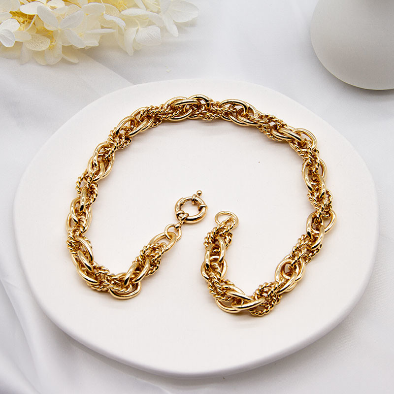 Gold Fashion Jewelry Necklaces Twist Design Smooth Surface Jewelry