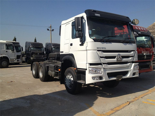 10 Wheeler Tractor Head Trucks 371HP 6 × 4 Drive Wheel Radial Tire