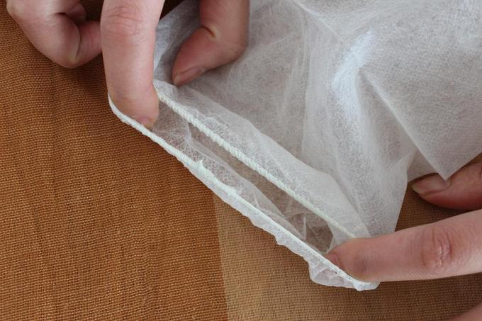 Anti Pull Disposable Isolation Gowns Regular Weight 20 - 40gsm Non Woven Material