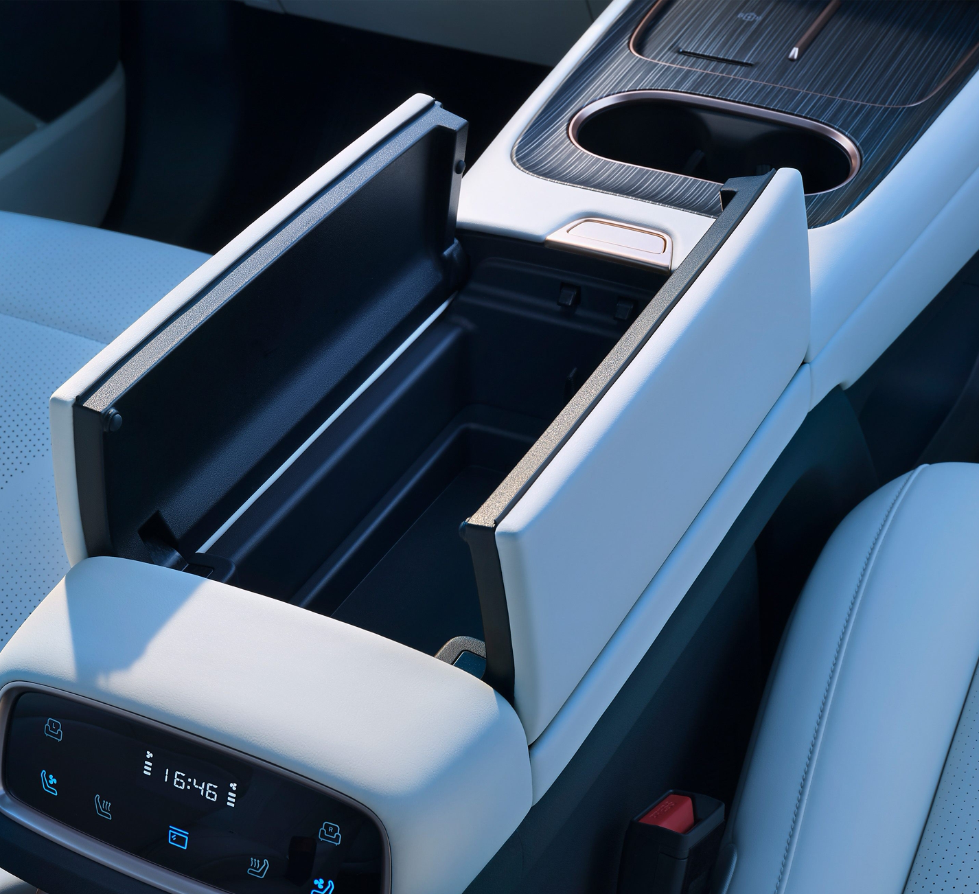 Left Steering Energy Vehicle Customized 5-door 6-seater SUV Dongfeng Yipai 008 Electric Vehicle 636MAX Pure Electric SUV