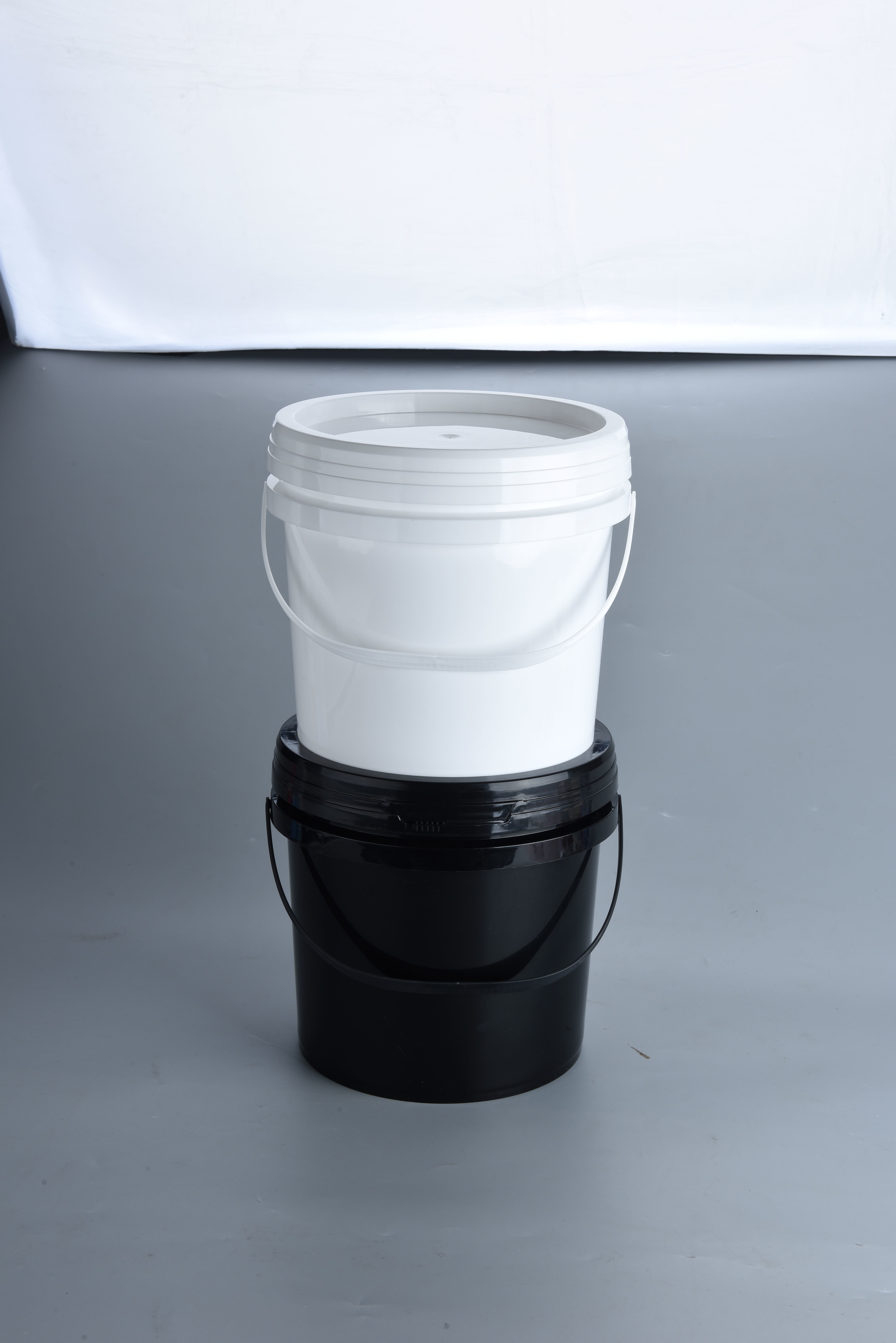 4L Plastic Paint Bucket For Liquid And Solid Products 300*350mm Size With Customizable Design Options