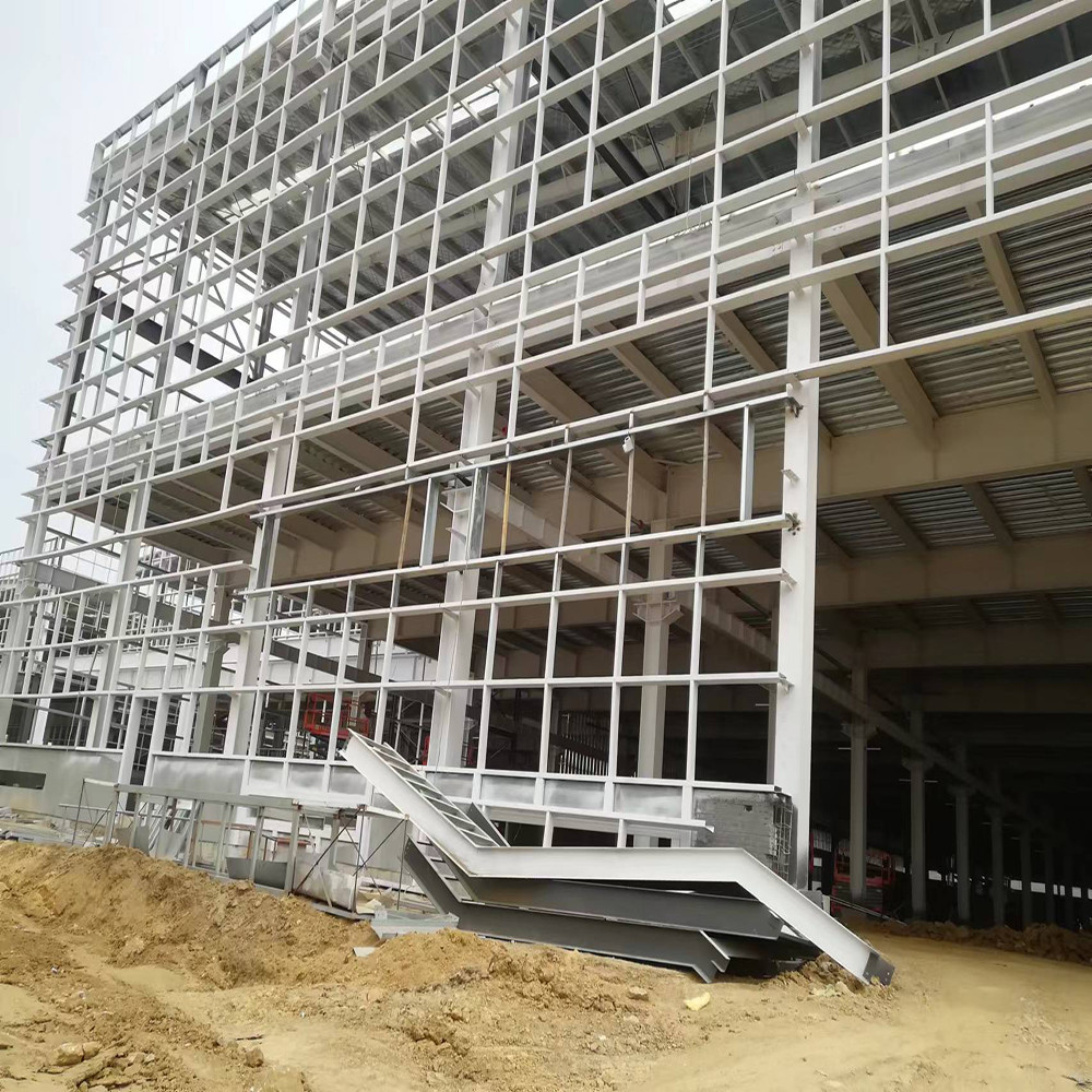 Modern Aesthetics Steel Structure Warehouse With Sandwich Panel Roofing