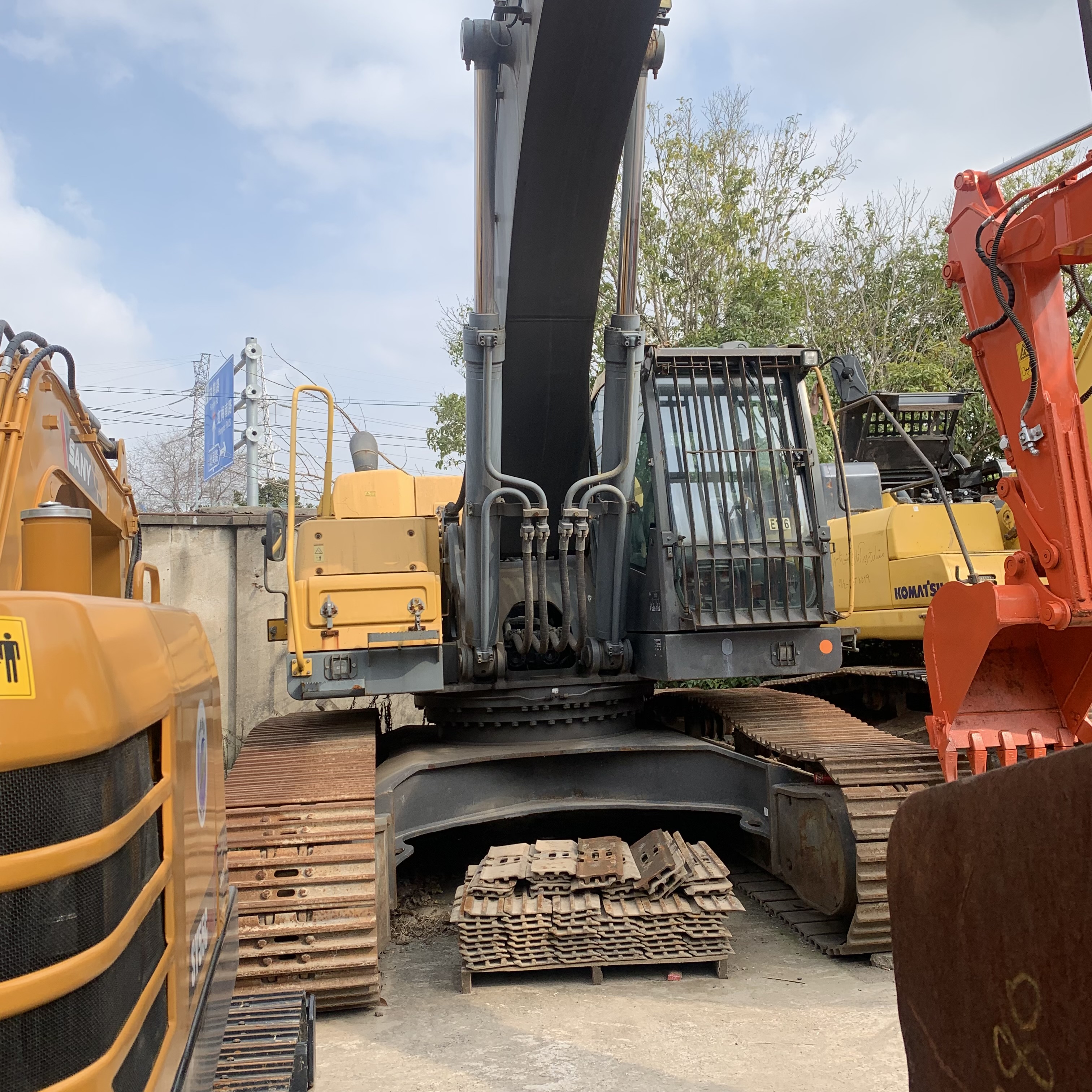 Second Hand Volvo 380 210 200 Excavator 38 Tons Crawler Excavator