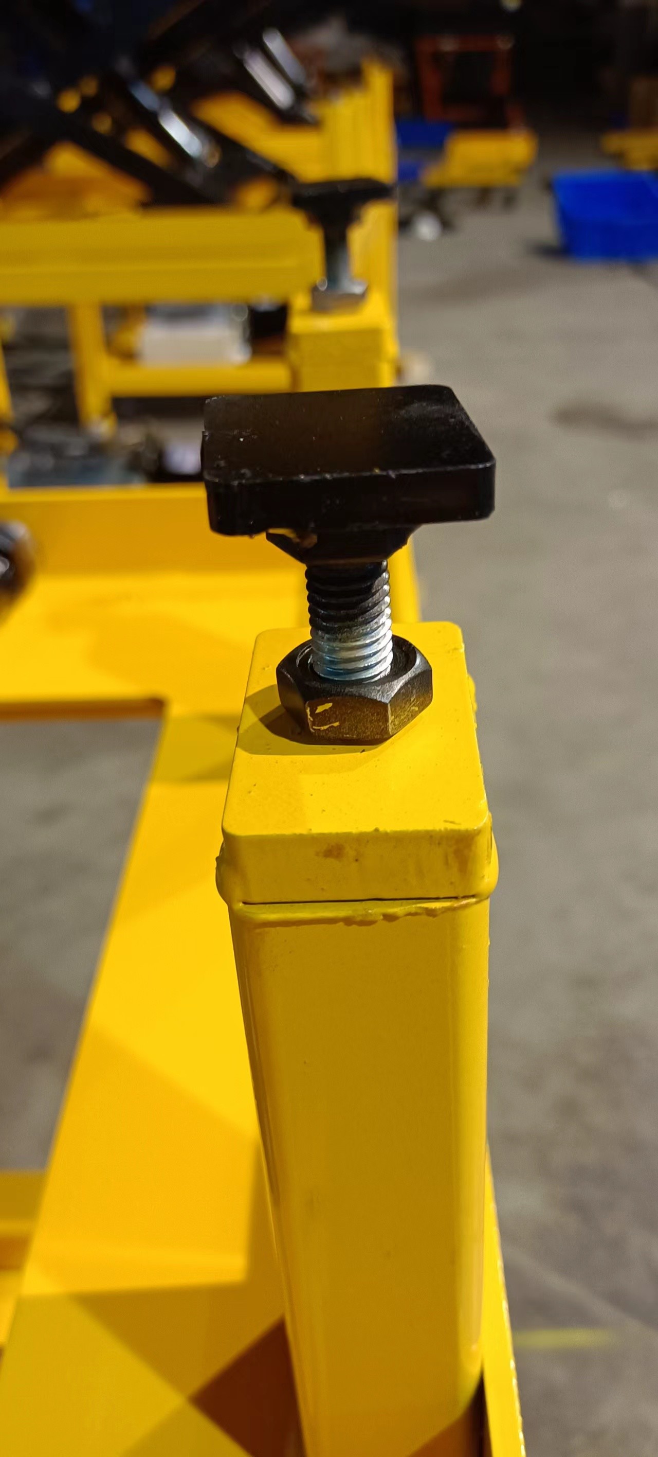 RAL1028 1500mm Hydraulic Mobile Scissor Lift Table Q345B Industrial Hydraulic Lift