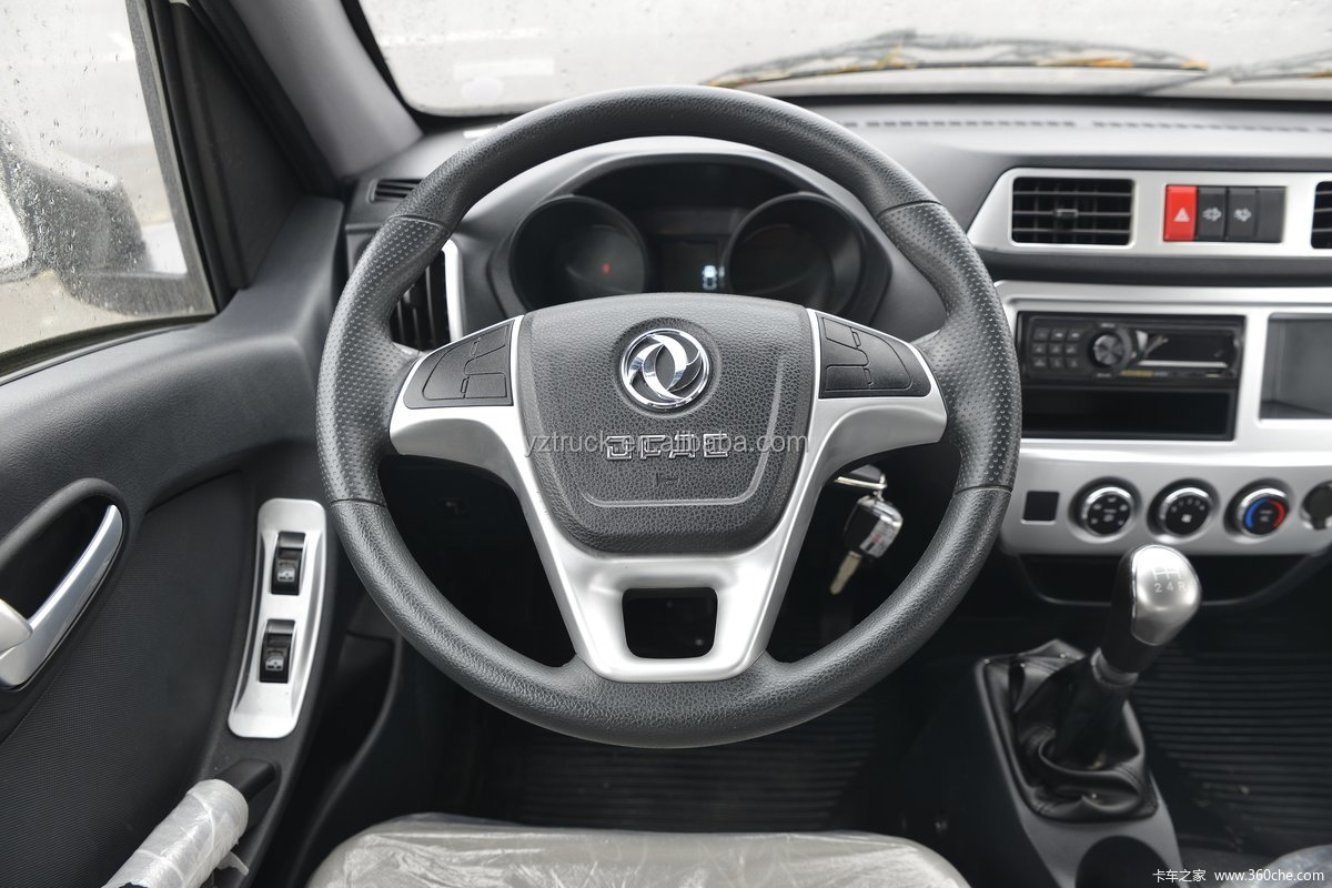 100P Double Cabin Forward Light Cargo Truck with Multimedia System and Left Steering