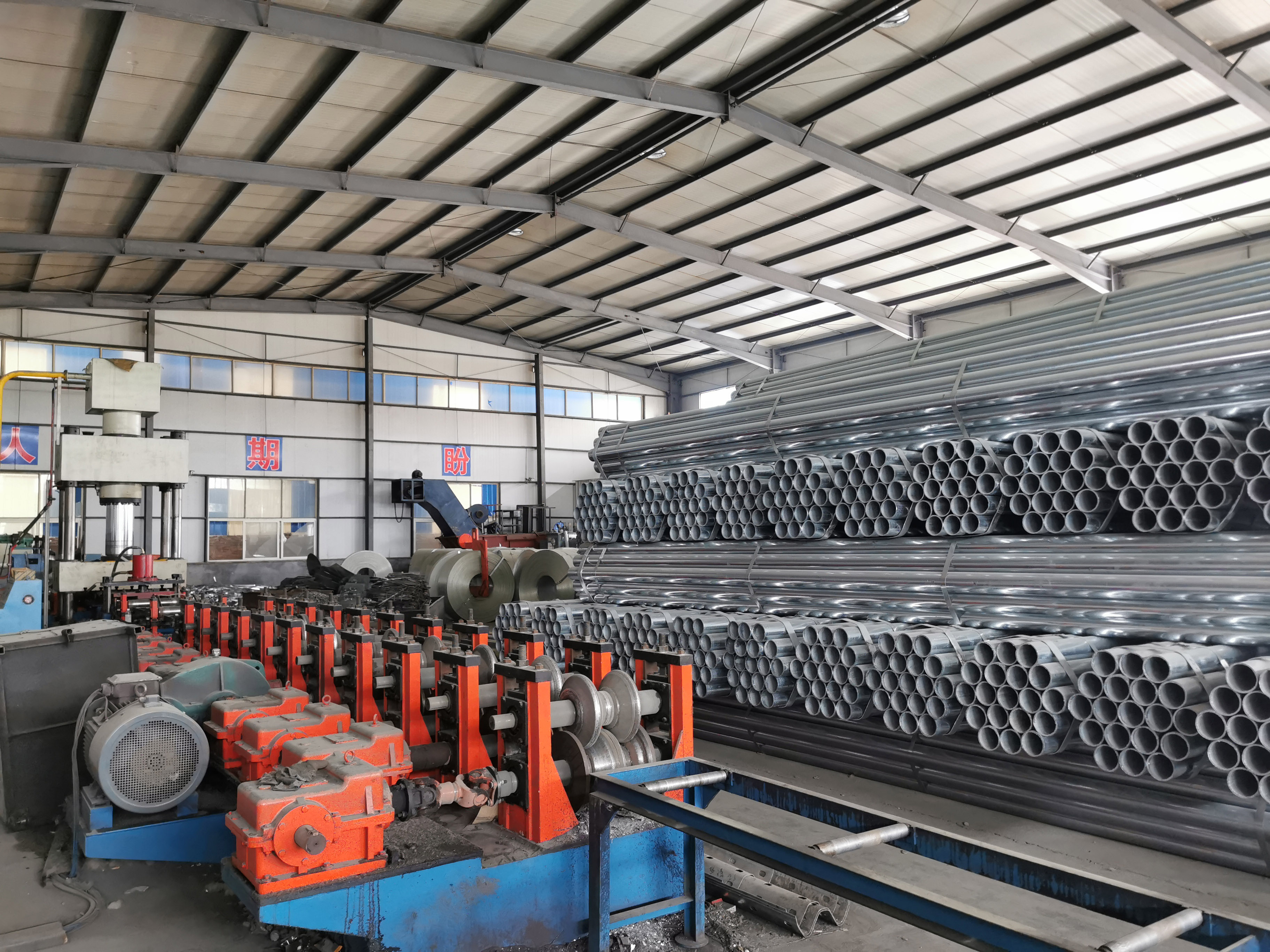 Straight Barrier Galvanized Steel Round Post for Traffic Security and Protection