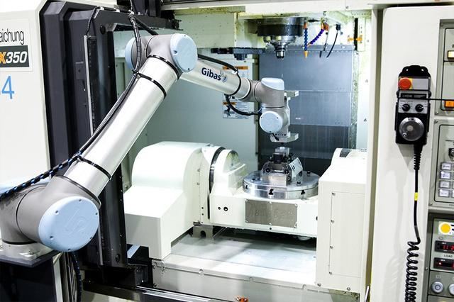 Manipulator Robot Arm With AGV Of UR With Robotic Welding Machine And Cobot Robot Universal