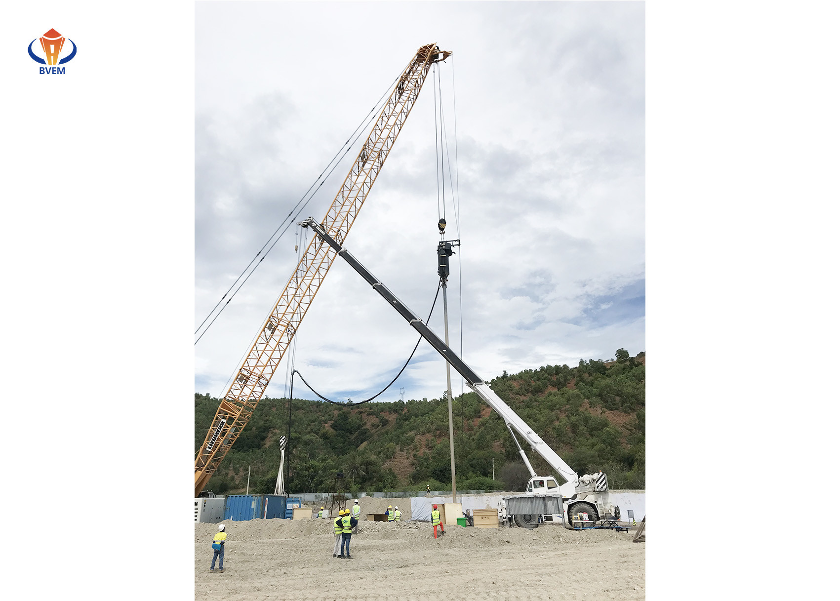 Bottom Feed Electrical Vibroflot 180KW Offshore Stone Column Constriction Application