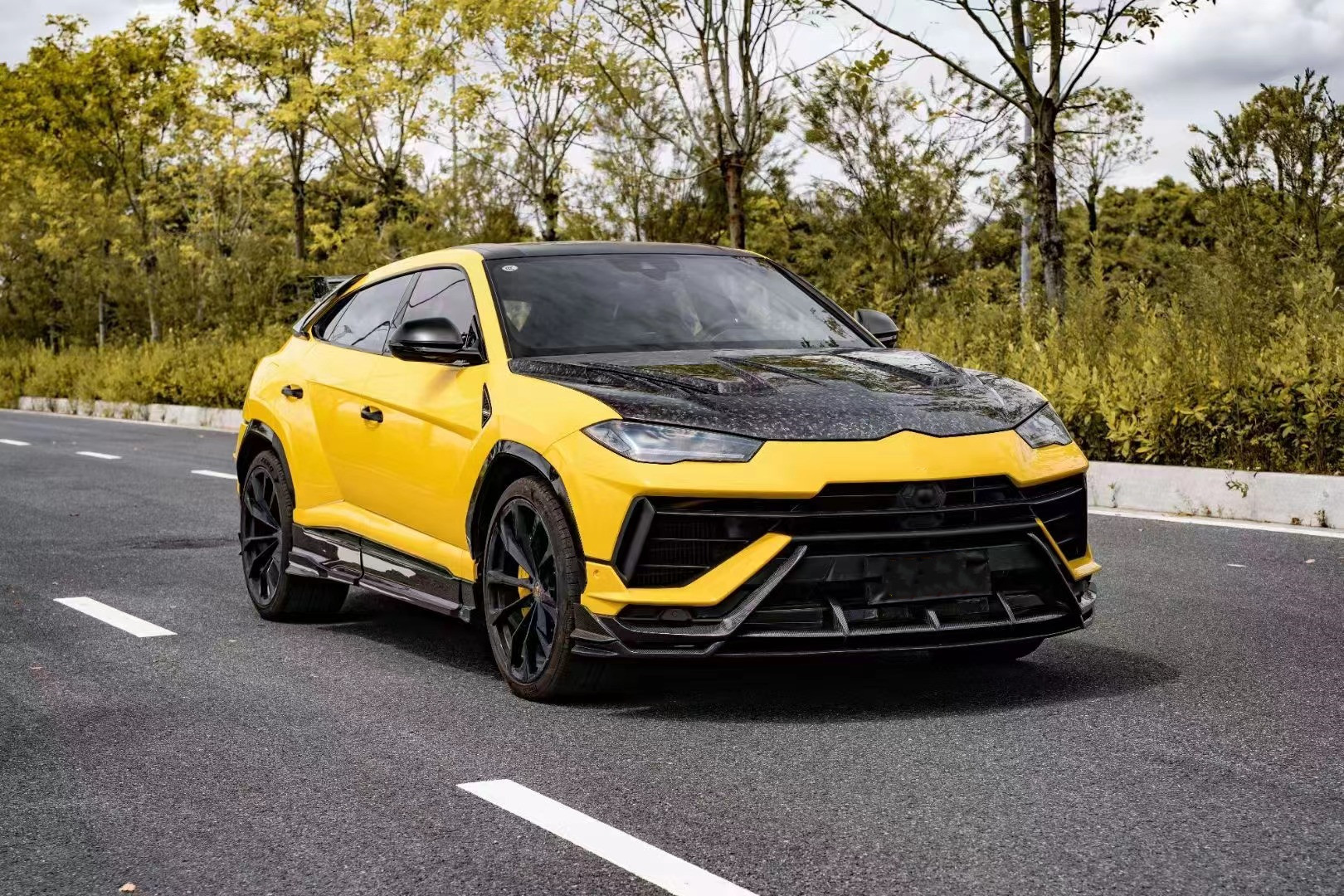 URUS Lamborghini Body Kit 2018-2019 Carbon Fiber Front Lip Diffuser Urus Wide Body Kit