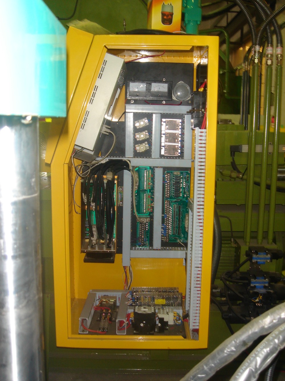 1 Ejector Hydraulic BMC Injection Molding Machine Vertical JTT-550 For Precise Production