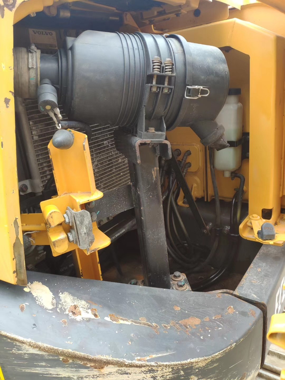 Crawler type second-hand Volvo excavator EC80D from China